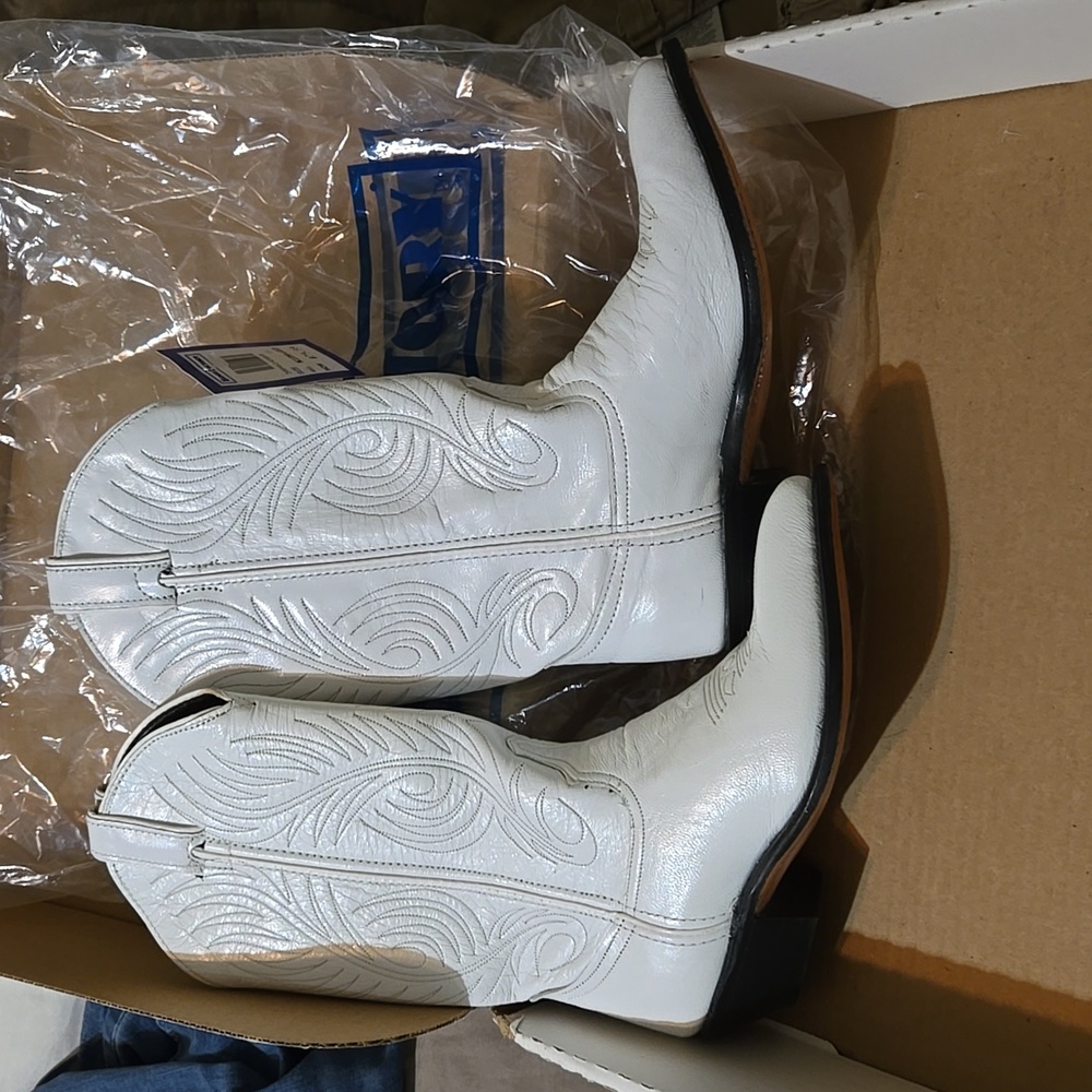 Code West Women's White Western Boots Trending For Spring NWT - Picture 2 of 6